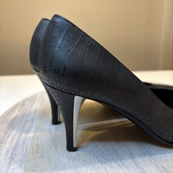 Salvatore Ferragamo Classic Black Leather Croc-Embossed Pumps Heels US Size‎ 8 - Picture 7 of 10